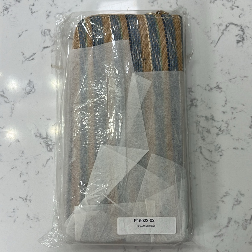 raffia zipper clutch wallet - holds 12 cards plus cash - Picture 9 of 9